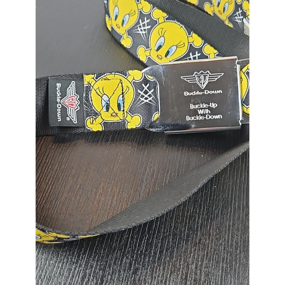 Looney Tunes‎ Tweety Bird Buckle-Down 24